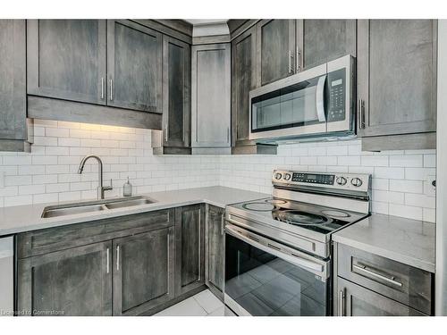 121 Sunflower Place, Welland, ON - Indoor Photo Showing Kitchen With Double Sink With Upgraded Kitchen