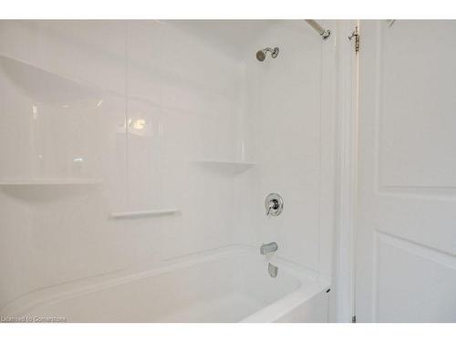 121 Sunflower Place, Welland, ON - Indoor Photo Showing Bathroom