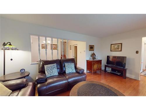 119 Hillbrook Crescent, Kitchener, ON - Indoor Photo Showing Living Room