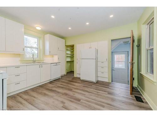 20 Brunswick Avenue, Kitchener, ON - Indoor Photo Showing Kitchen