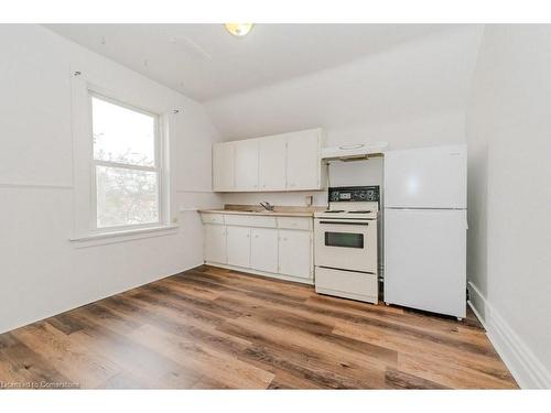 20 Brunswick Avenue, Kitchener, ON - Indoor Photo Showing Kitchen