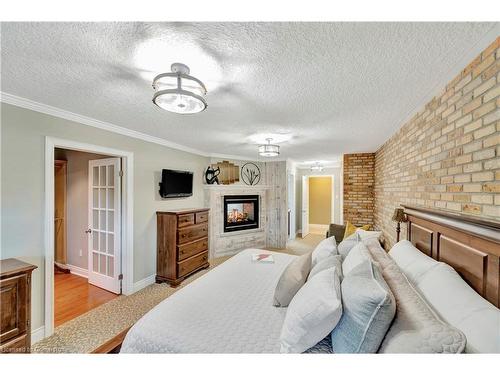 1794 Seaton Road, Cambridge, ON - Indoor With Fireplace