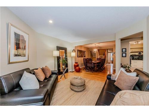 24-525 Beechwood Drive, Waterloo, ON - Indoor Photo Showing Living Room