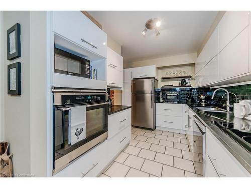 24-525 Beechwood Drive, Waterloo, ON - Indoor Photo Showing Kitchen