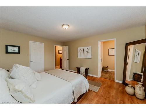 24-525 Beechwood Drive, Waterloo, ON - Indoor Photo Showing Bedroom