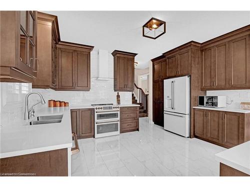 134 Pondcliffe Drive, Kitchener, ON - Indoor Photo Showing Kitchen With Double Sink