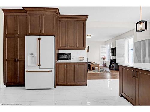 134 Pondcliffe Drive, Kitchener, ON - Indoor Photo Showing Kitchen