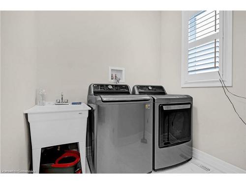 134 Pondcliffe Drive, Kitchener, ON - Indoor Photo Showing Laundry Room