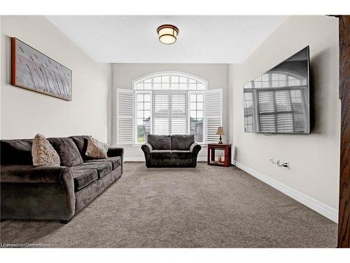 134 Pondcliffe Drive, Kitchener, ON - Indoor Photo Showing Living Room