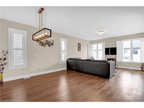 134 Pondcliffe Drive, Kitchener, ON - Indoor Photo Showing Living Room