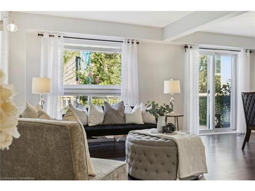 332 Bankside Drive, Kitchener, ON - Indoor Photo Showing Living Room