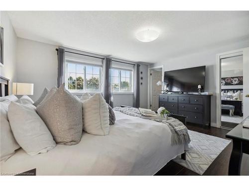 332 Bankside Drive, Kitchener, ON - Indoor Photo Showing Bedroom