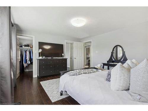 332 Bankside Drive, Kitchener, ON - Indoor Photo Showing Bedroom