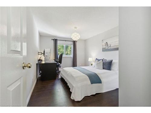 332 Bankside Drive, Kitchener, ON - Indoor Photo Showing Bedroom