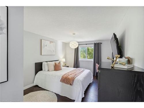 332 Bankside Drive, Kitchener, ON - Indoor Photo Showing Bedroom