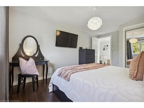 332 Bankside Drive, Kitchener, ON - Indoor Photo Showing Bedroom