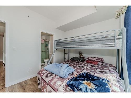 3109-60 Frederick Street, Kitchener, ON - Indoor Photo Showing Bedroom