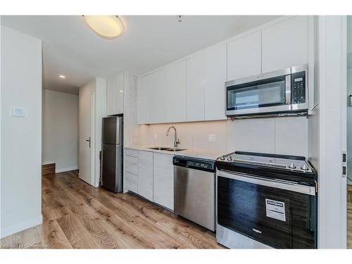 3109-60 Frederick Street, Kitchener, ON - Indoor Photo Showing Kitchen With Stainless Steel Kitchen With Double Sink