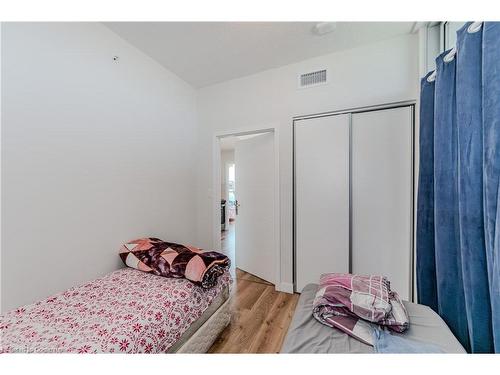 3109-60 Frederick Street, Kitchener, ON - Indoor Photo Showing Bedroom