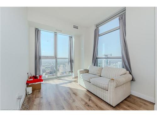 3109-60 Frederick Street, Kitchener, ON - Indoor Photo Showing Living Room