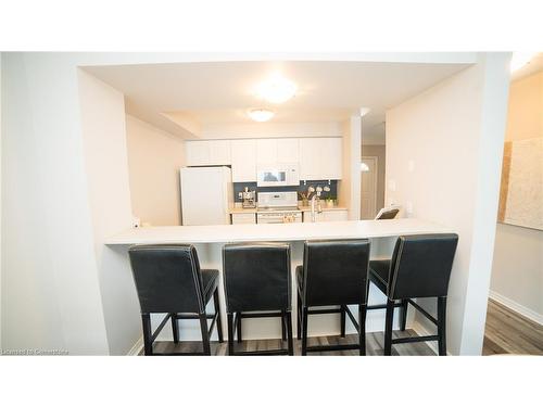 11-264 Blackhorne Drive, Kitchener, ON - Indoor Photo Showing Kitchen