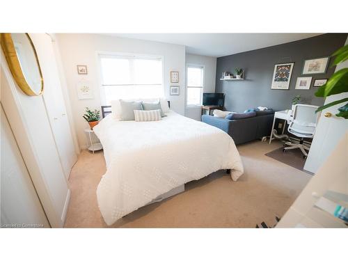 11-264 Blackhorne Drive, Kitchener, ON - Indoor Photo Showing Bedroom