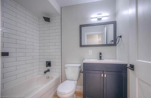 12-203 Mausser Avenue, Kitchener, ON - Indoor Photo Showing Bathroom