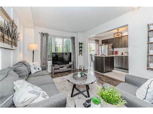 79 English Lane, Brantford, ON - Indoor Photo Showing Living Room