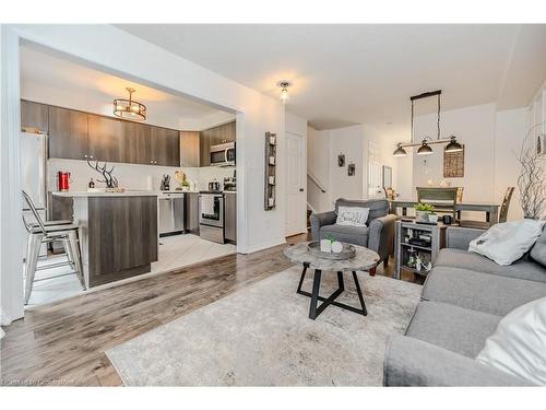 79 English Lane, Brantford, ON - Indoor Photo Showing Living Room