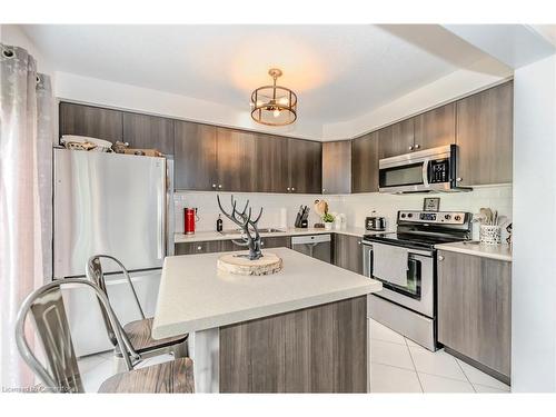 79 English Lane, Brantford, ON - Indoor Photo Showing Kitchen With Upgraded Kitchen