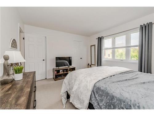 79 English Lane, Brantford, ON - Indoor Photo Showing Bedroom