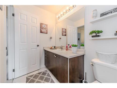 79 English Lane, Brantford, ON - Indoor Photo Showing Bathroom