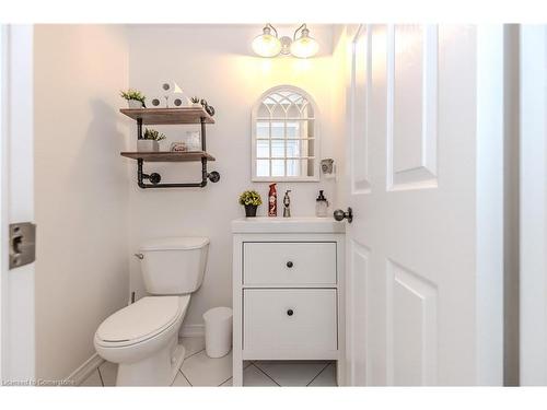 79 English Lane, Brantford, ON - Indoor Photo Showing Bathroom