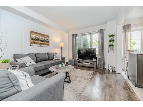 79 English Lane, Brantford, ON - Indoor Photo Showing Living Room