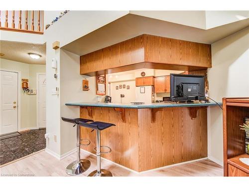 30 Waxwing Crescent, Guelph, ON - Indoor Photo Showing Kitchen