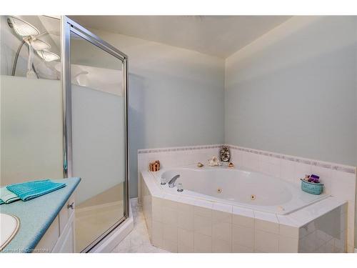 30 Waxwing Crescent, Guelph, ON - Indoor Photo Showing Bathroom