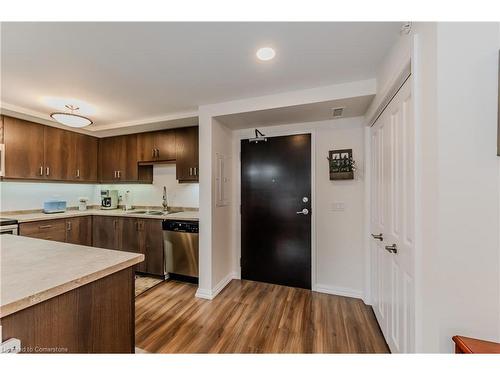 705-778 Laurelwood Drive Drive, Waterloo, ON - Indoor Photo Showing Kitchen