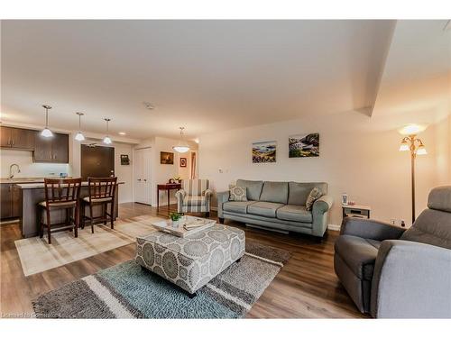 705-778 Laurelwood Drive, Waterloo, ON - Indoor Photo Showing Living Room