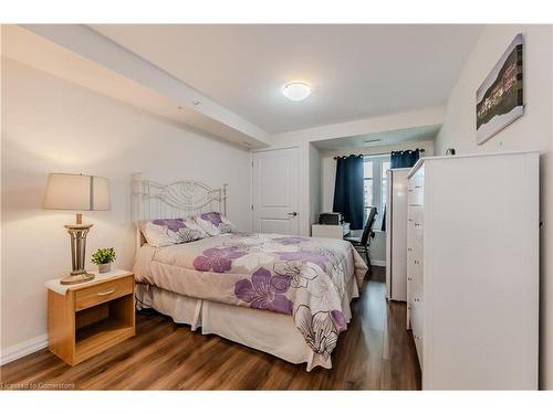 705-778 Laurelwood Drive Drive, Waterloo, ON - Indoor Photo Showing Bedroom