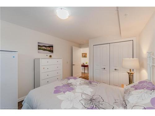 705-778 Laurelwood Drive, Waterloo, ON - Indoor Photo Showing Bedroom