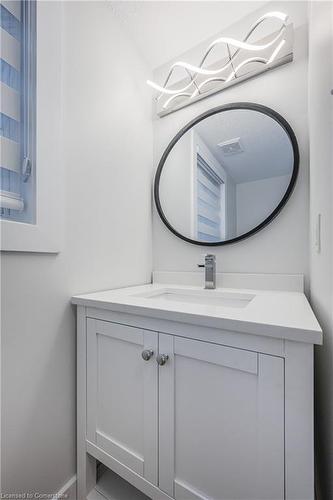 125 Steepleridge Street, Kitchener, ON - Indoor Photo Showing Bathroom