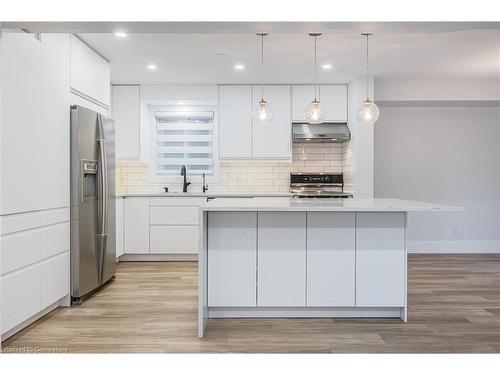 125 Steepleridge Street, Kitchener, ON - Indoor Photo Showing Kitchen With Upgraded Kitchen