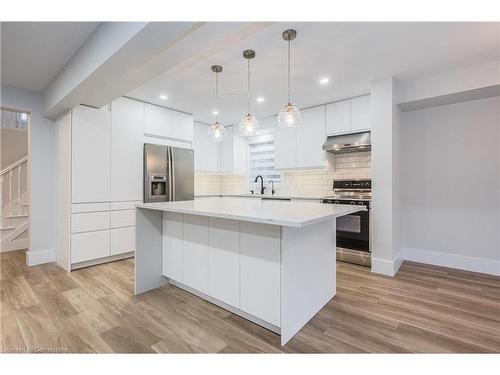 125 Steepleridge Street, Kitchener, ON - Indoor Photo Showing Kitchen With Upgraded Kitchen