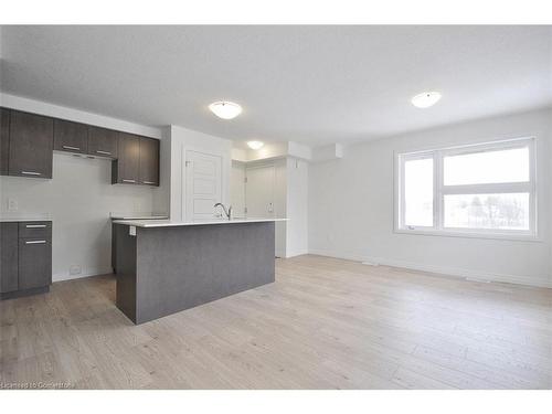 23-50 Faith Street, Cambridge, ON - Indoor Photo Showing Kitchen