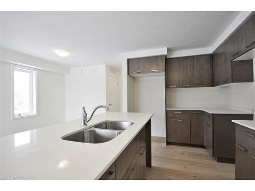 23-50 Faith Street, Cambridge, ON - Indoor Photo Showing Kitchen With Double Sink