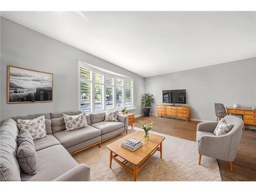 620 Meadow Lane, Burlington, ON - Indoor Photo Showing Living Room