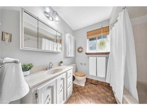 620 Meadow Lane, Burlington, ON - Indoor Photo Showing Bathroom