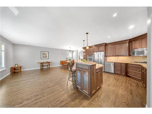 620 Meadow Lane, Burlington, ON - Indoor Photo Showing Kitchen With Upgraded Kitchen