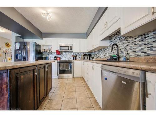 187 Huck Crescent, Kitchener, ON - Indoor Photo Showing Kitchen With Upgraded Kitchen