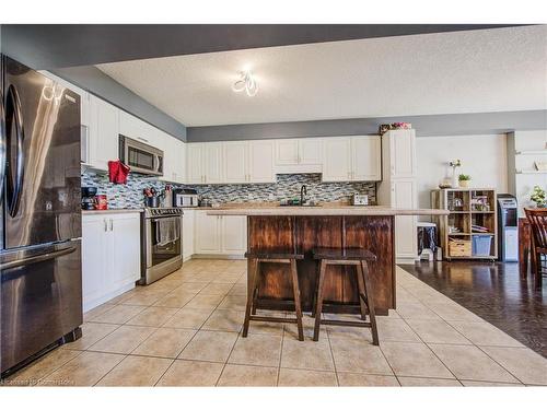 187 Huck Crescent, Kitchener, ON - Indoor Photo Showing Kitchen With Stainless Steel Kitchen